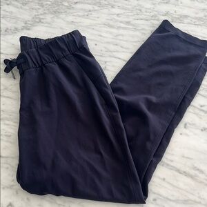Navy lululemon Jogger 3/4 Pants size 6 EUC